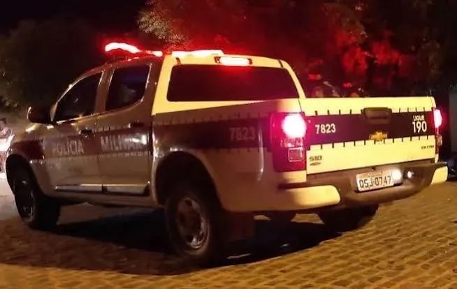 Invasores cortam cerca elétrica e invadem residência durante a madrugada em Cajazeiras